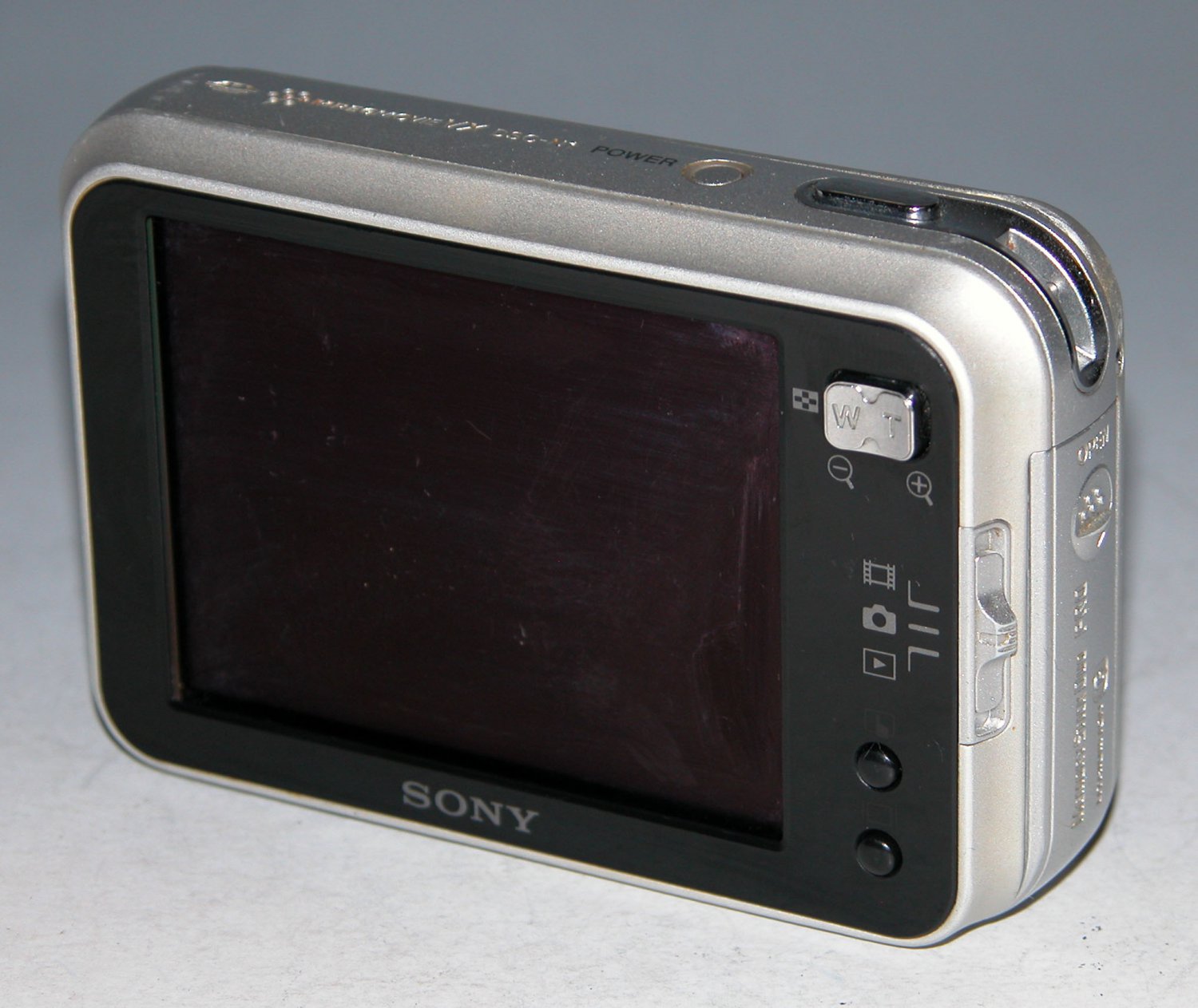 Sony Cybershot DSCN1 8.1MP Digital Camera Silver NS