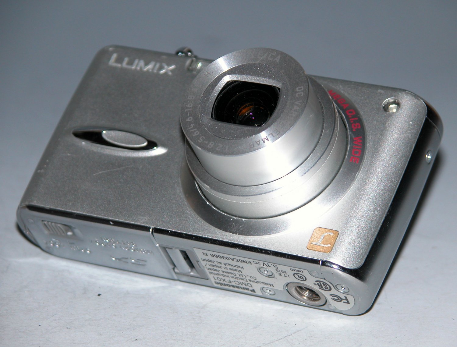 Panasonic LUMIX DMC-FX01 6.0MP Digital Camera - Silver # 3666