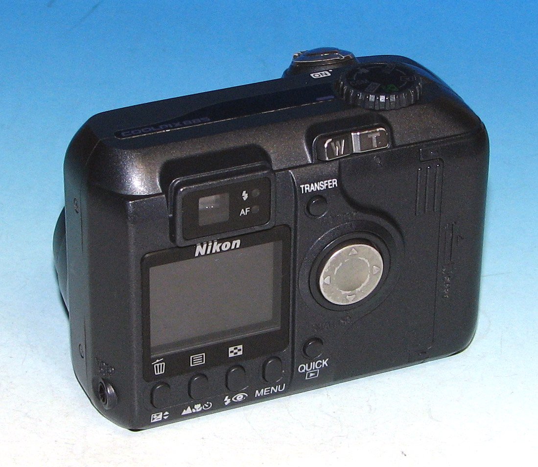 Nikon COOLPIX 885 3.2MP Digital Camera Black 9521