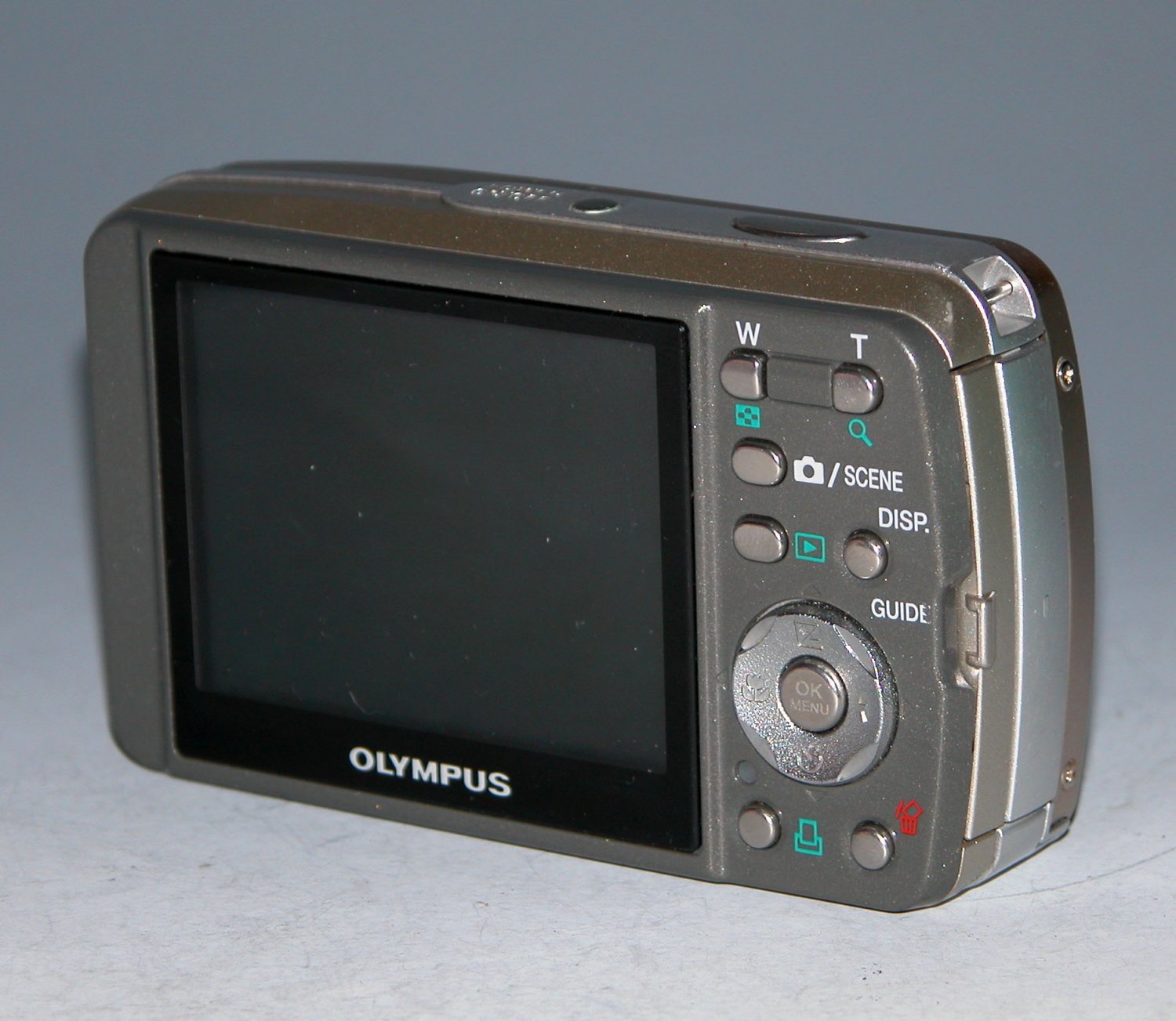 Olympus Stylus 600 Digital 6.0MP Digital Camera Silver 9097
