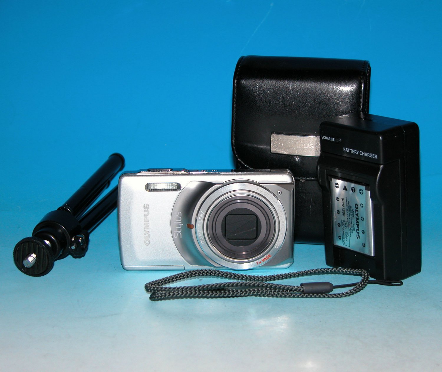 Olympus Stylus 7010 12.0MP Digital Camera - Silver #0616