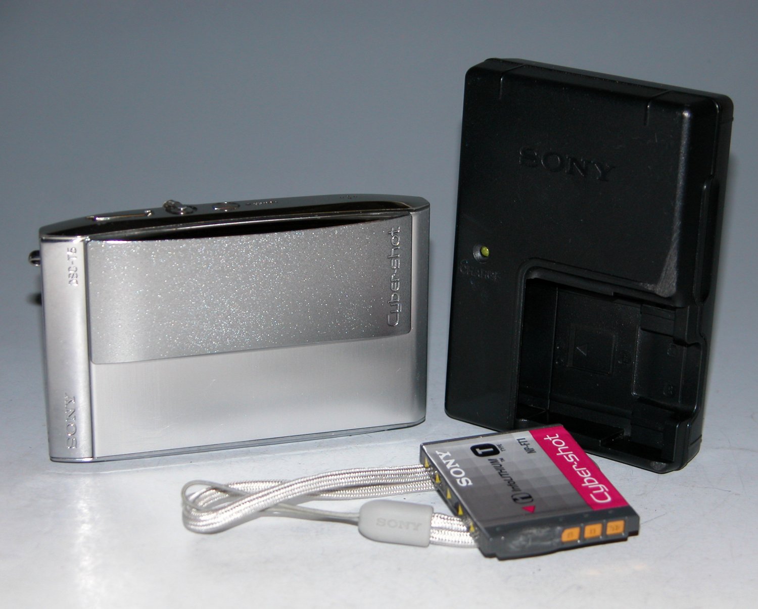 Sony Cyber-shot DSC-T5 5.1MP Digital Camera - Silver #3322