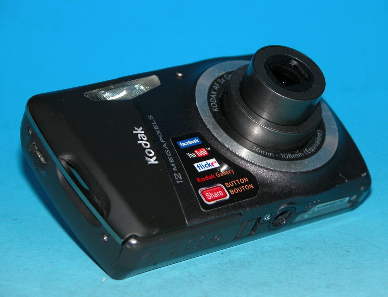Kodak EasyShare M530 12.0MP Digital Camera Carbon 7637