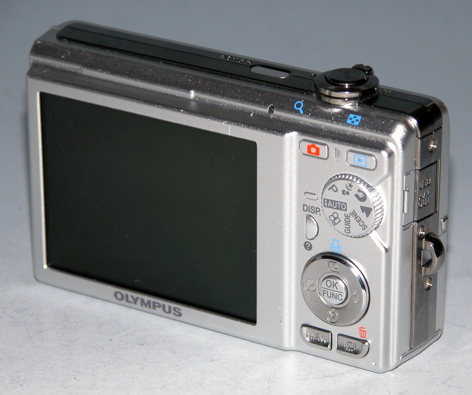 Olympus FE370 8.0MP Digital Camera Silver 1814
