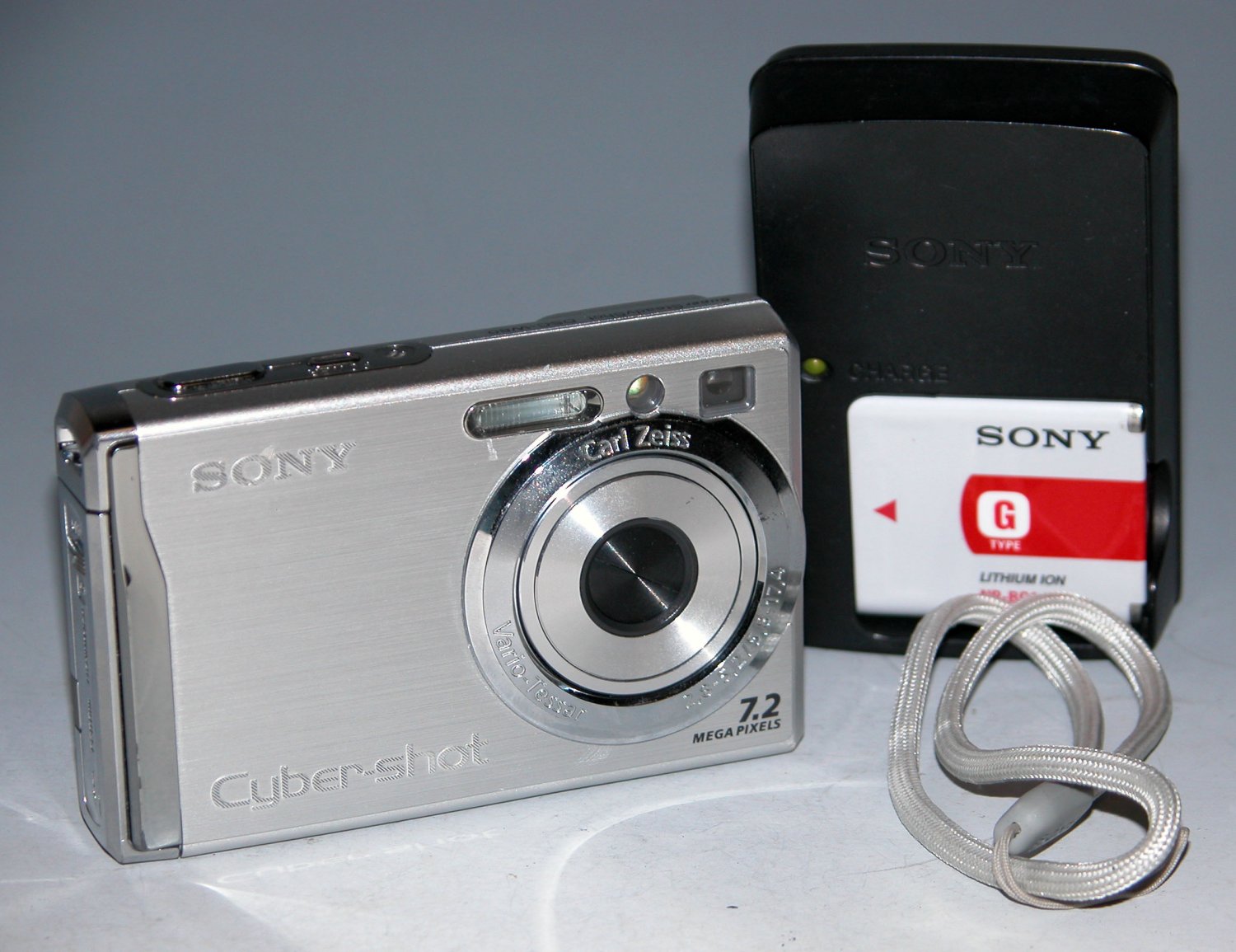 Sony Cybershot DSCW80 7.2MP Digital Camera Silver 0662