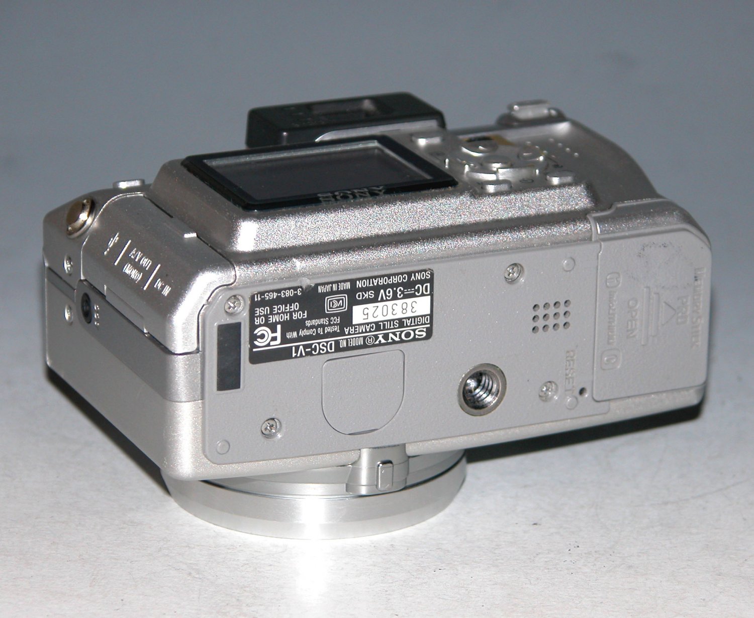 Sony Cybershot DSCV1 5.0MP Digital Camera Silver 3025