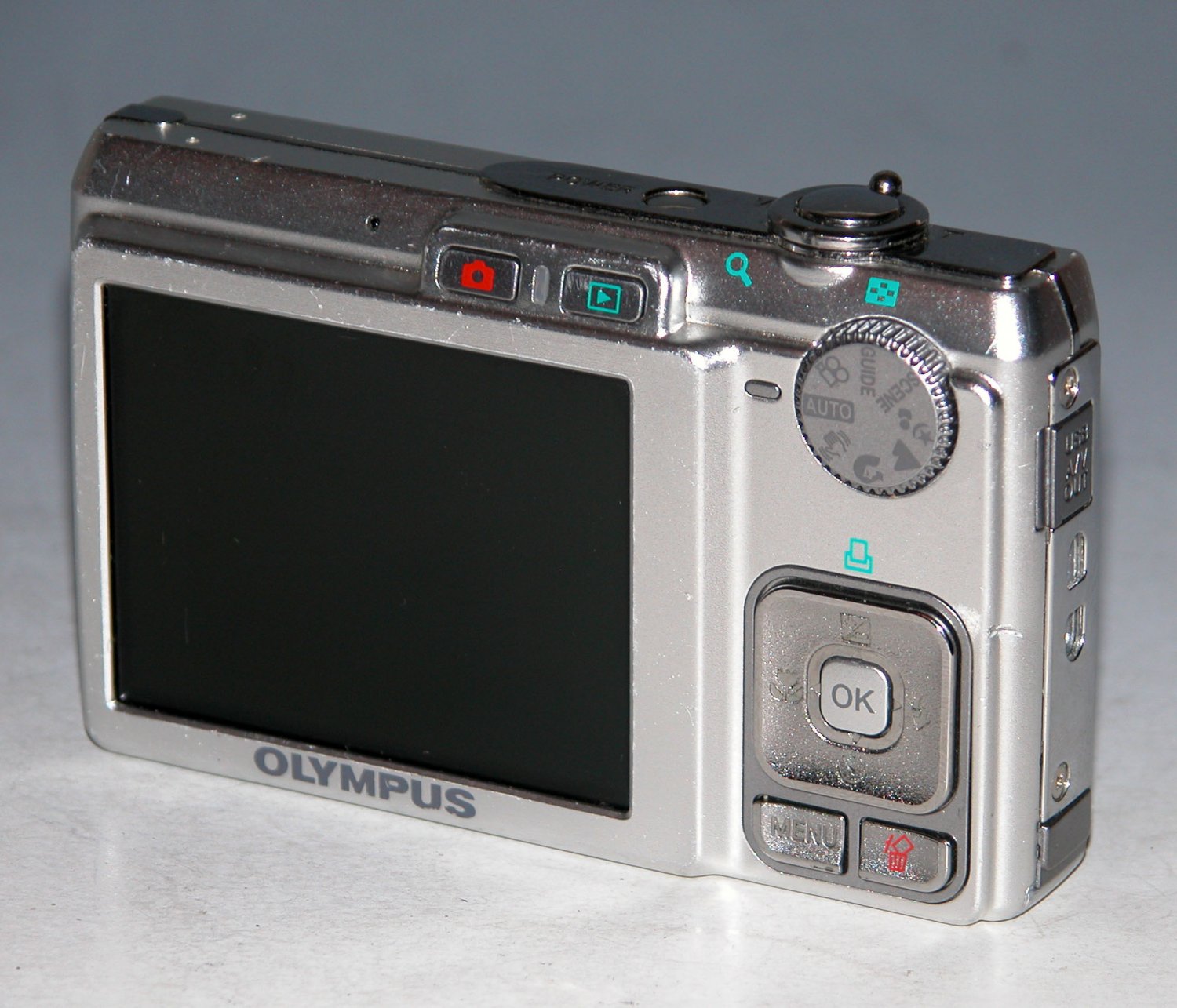 Olympus FE240 7.1MP Digital Camera Silver 7214