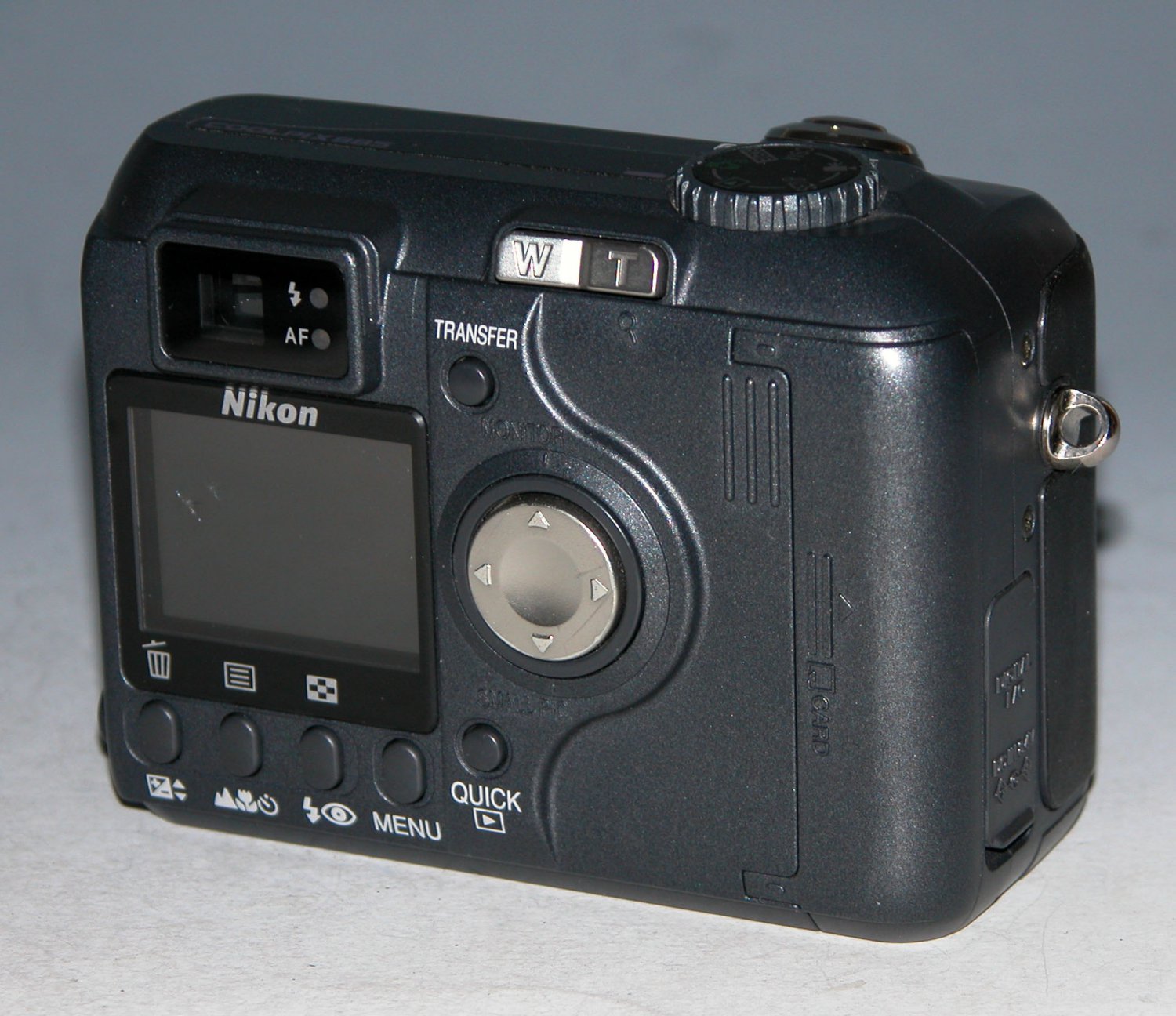 Nikon COOLPIX 885 3.2MP Digital Camera Black 4419