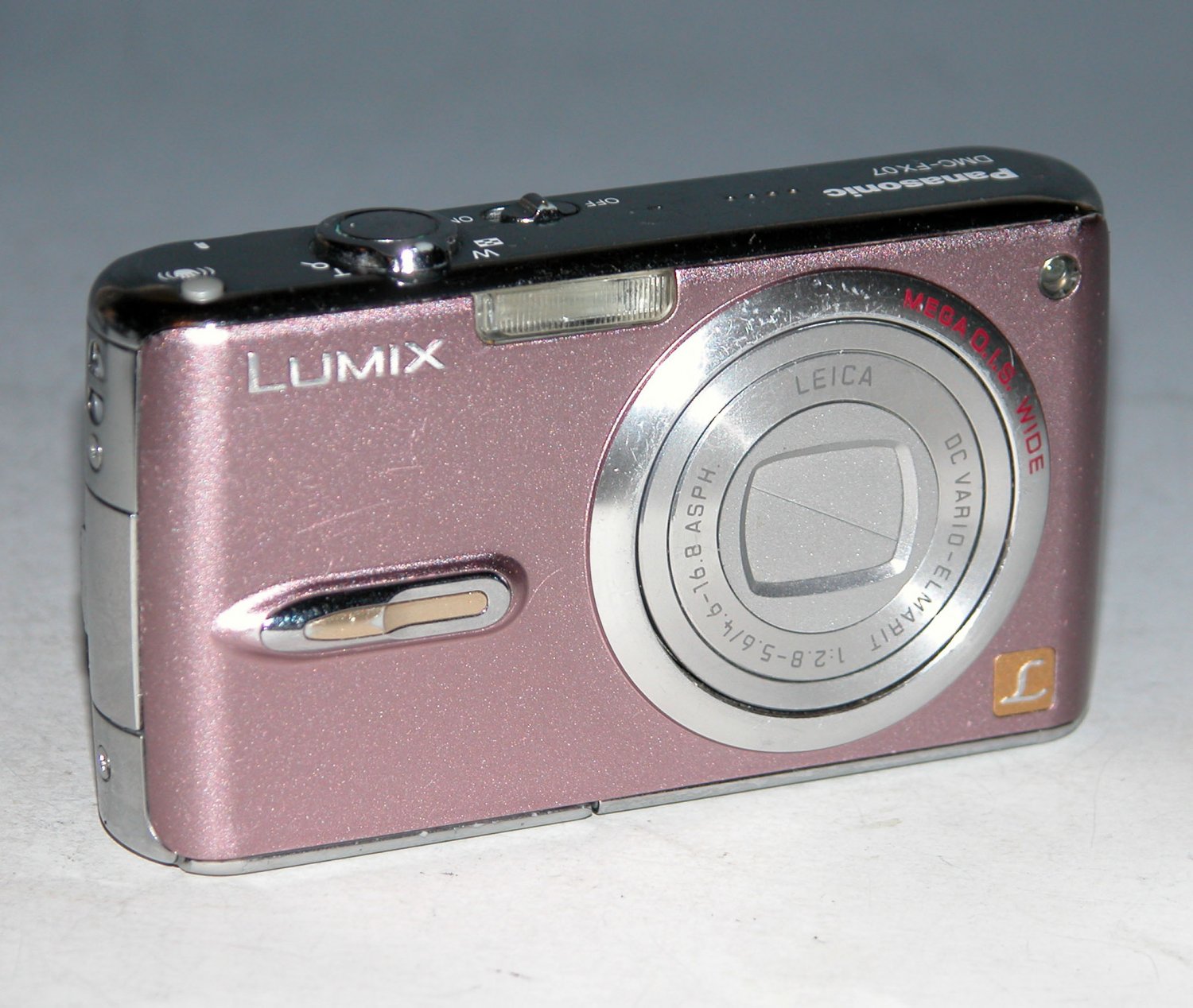 Panasonic Lumix DMCFX07 7.2MP Digital Camera Pink ns