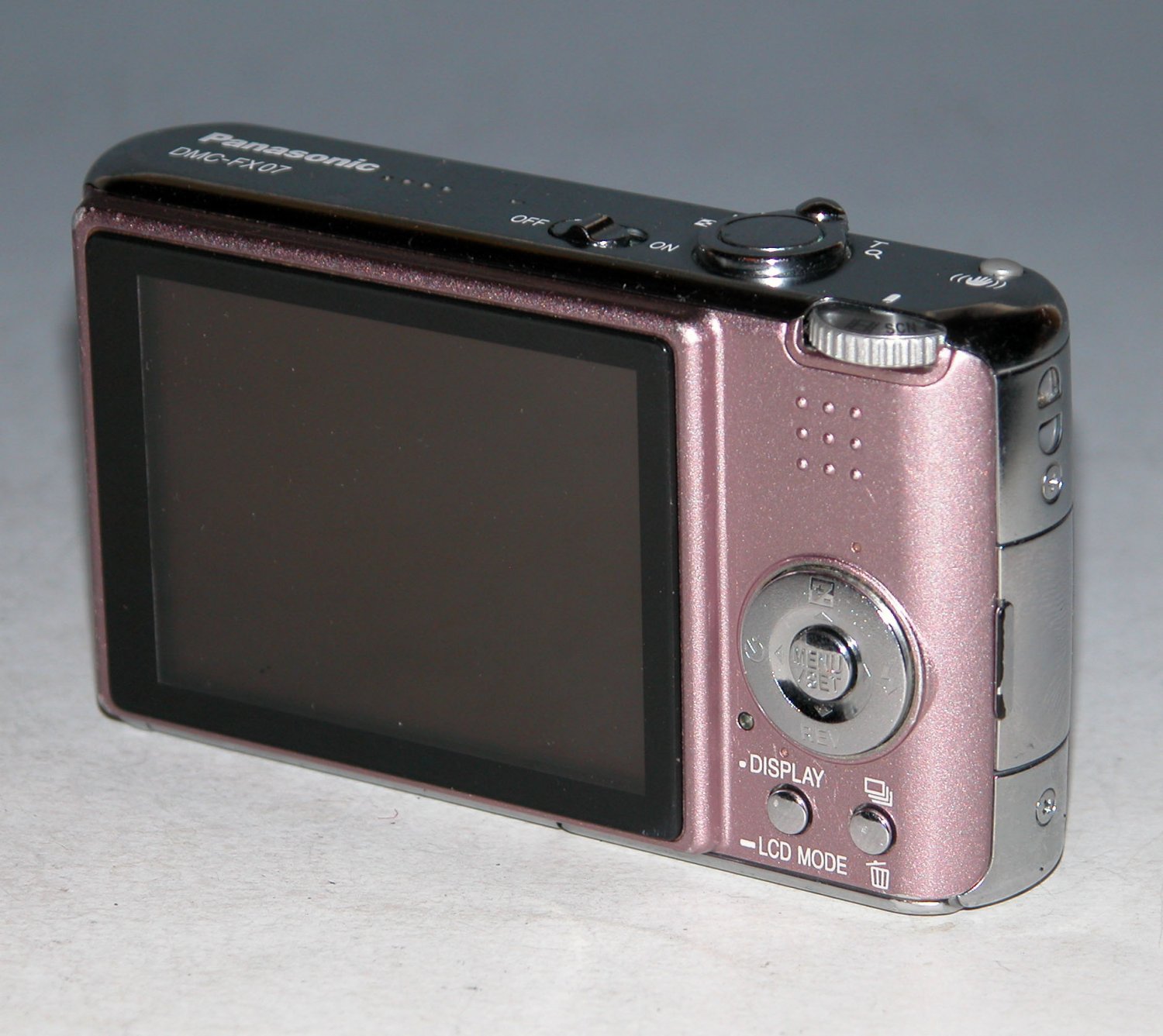 Panasonic Lumix DMCFX07 7.2MP Digital Camera Pink ns