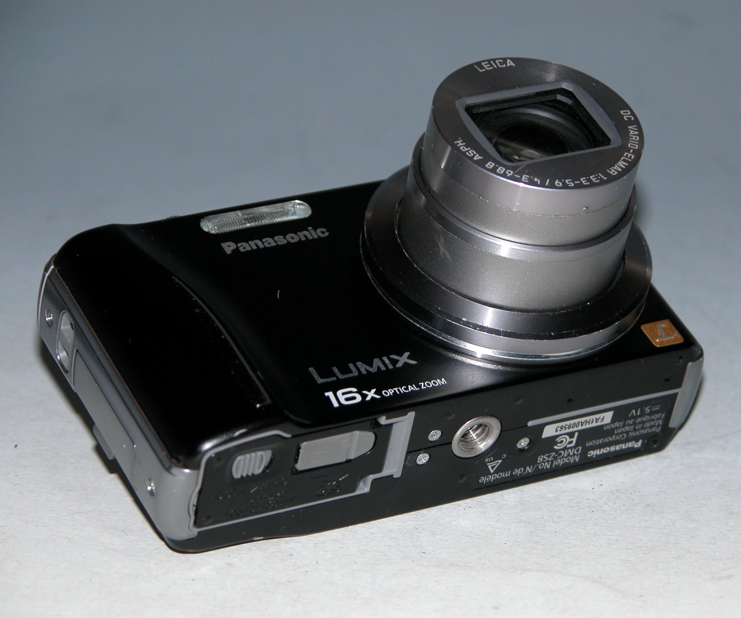Panasonic LUMIX DMCZS8 14.1MP Digital Camera Black 9563
