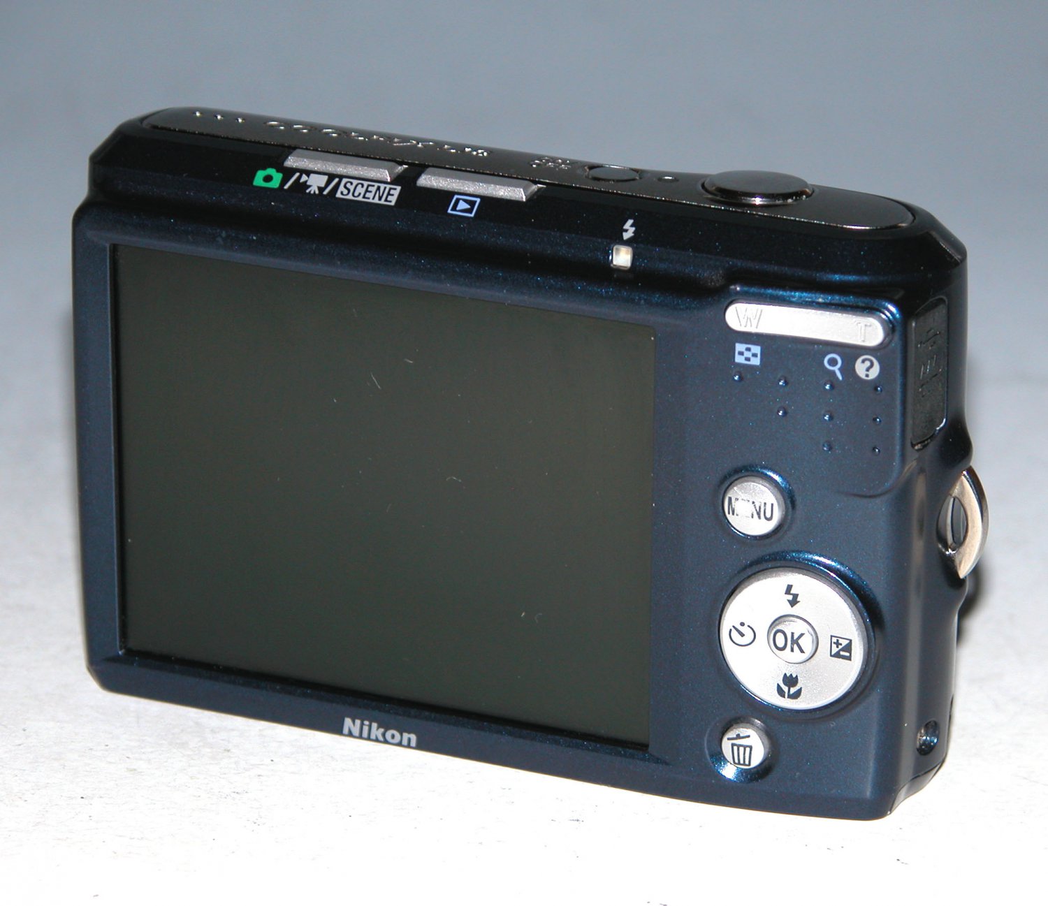 Nikon COOLPIX L18 8MP Digital Camera Blue 0013