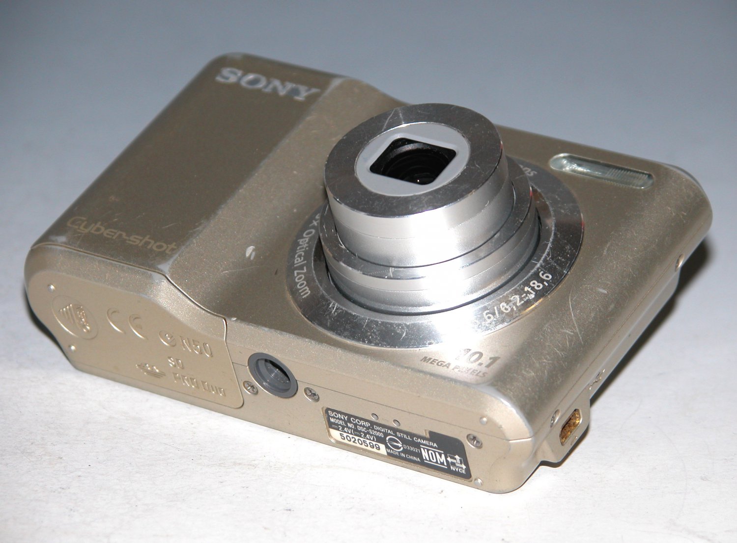Sony Cybershot DSCS2000 10.1MP Digital Camera 0599