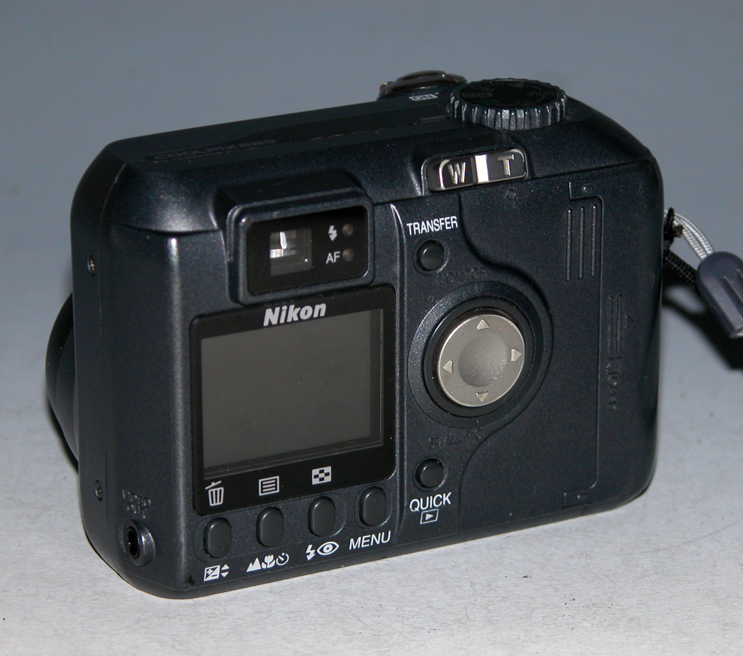 Nikon COOLPIX 885 3.2MP Digital Camera Black 7788
