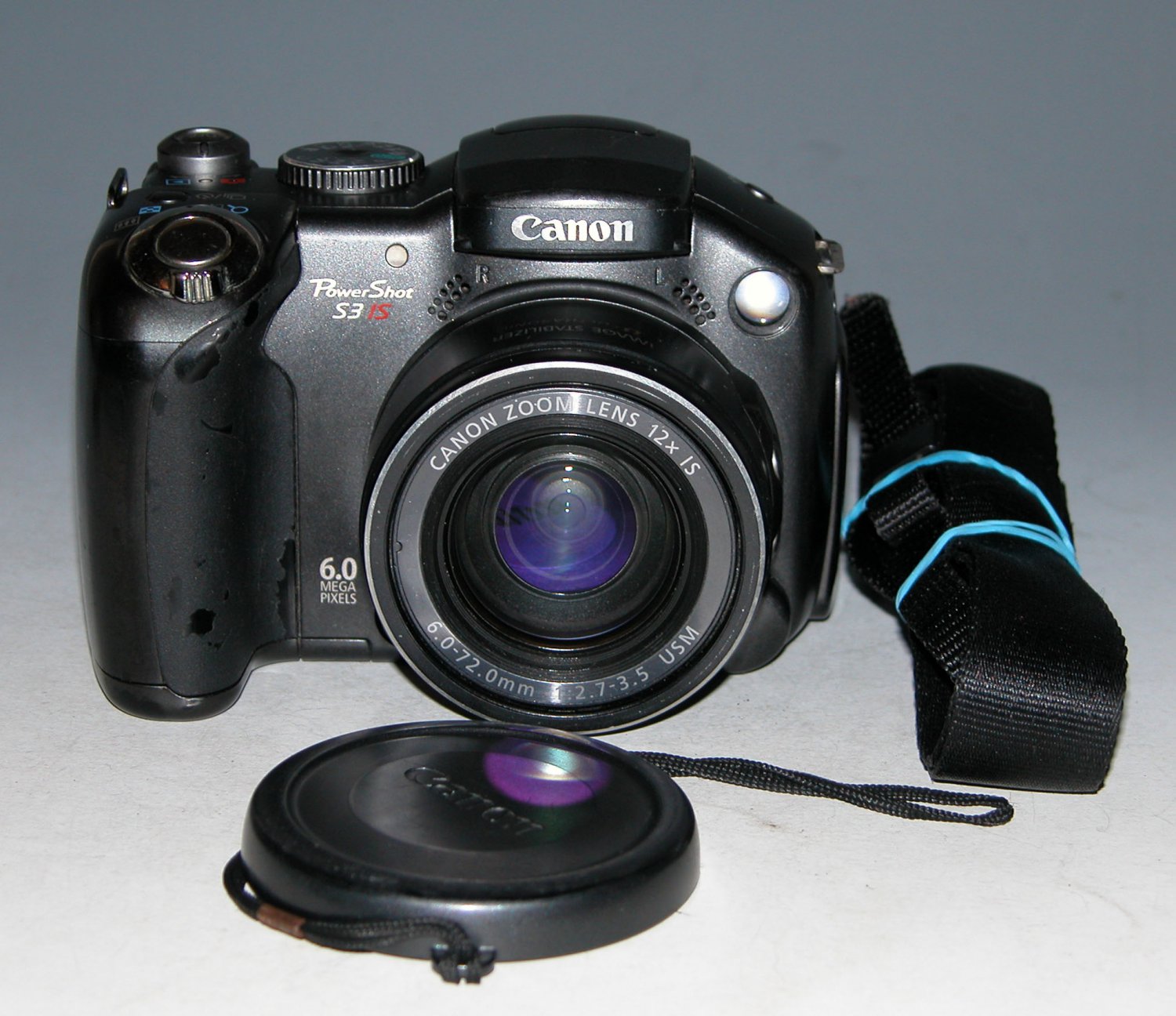 Canon PowerShot S3 IS 6.0MP Digital Camera Black 8901