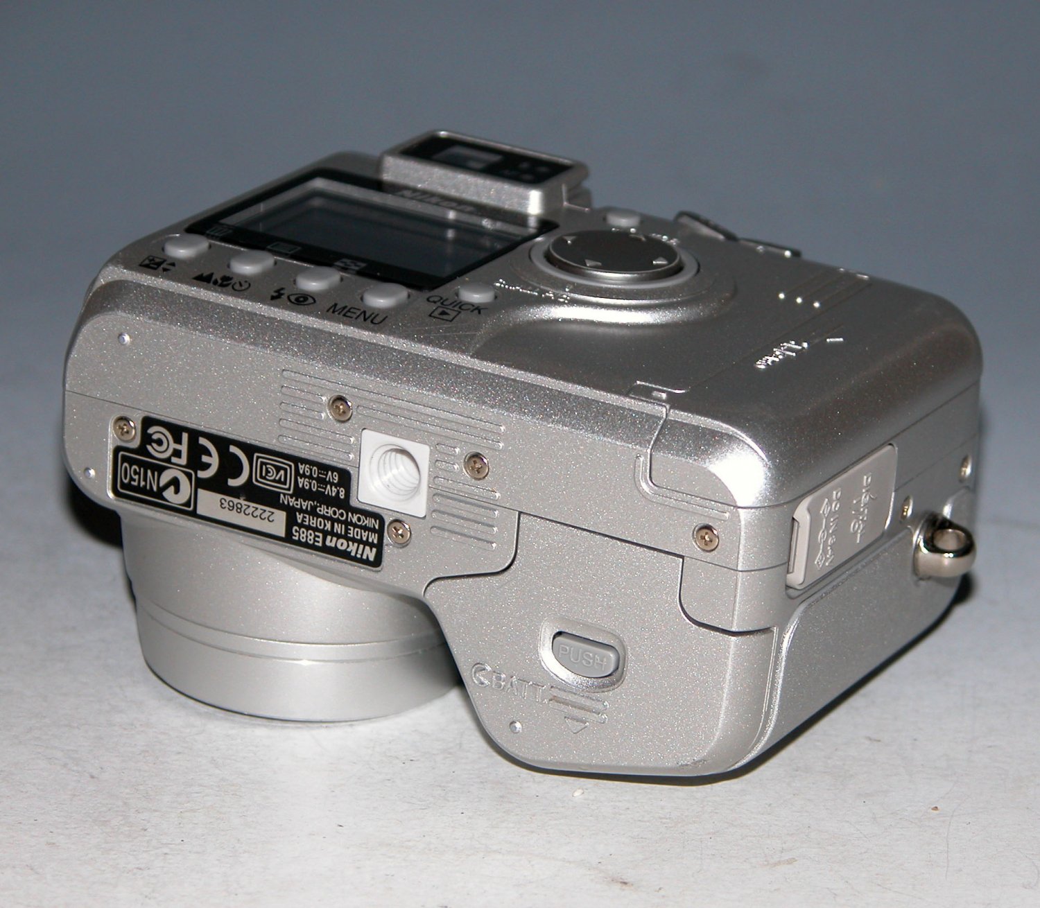 Nikon COOLPIX 885 3.2MP Digital Camera Silver 2863