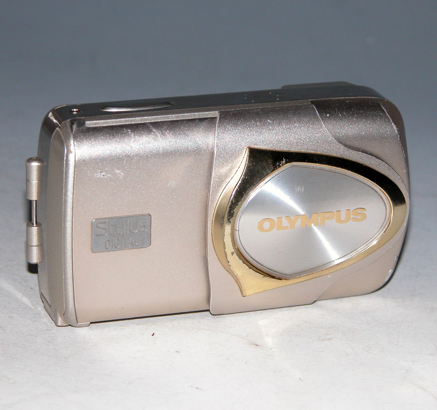 Olympus Stylus 410 4.0MP Digital Camera 0402