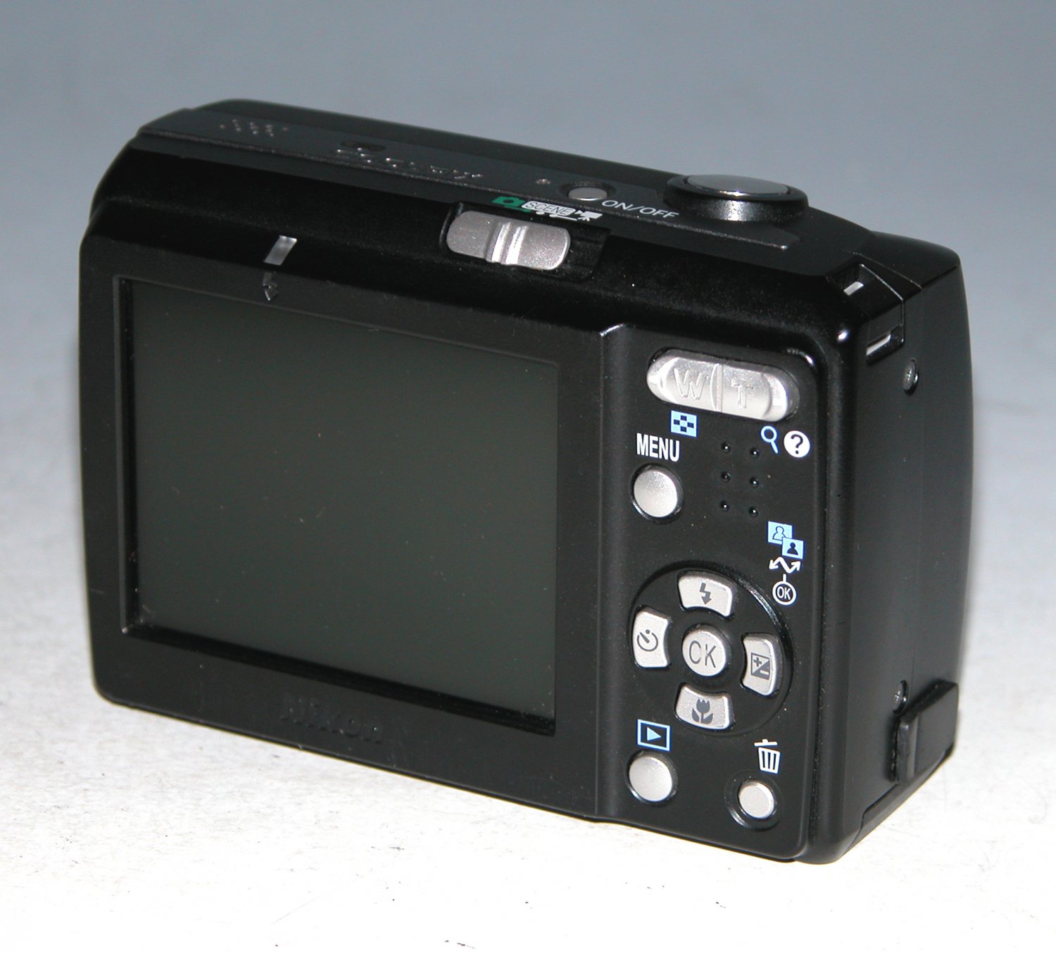 Nikon COOLPIX L1 6.2MP Digital Camera Black 8153