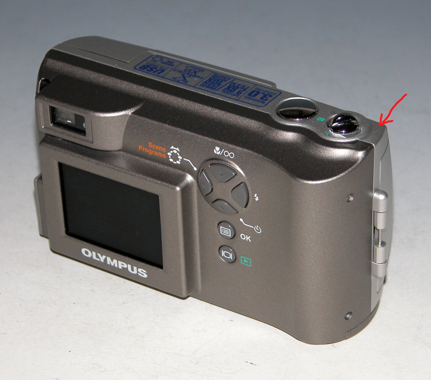 Olympus CAMEDIA D550 3.0MP Digital Camera 4936