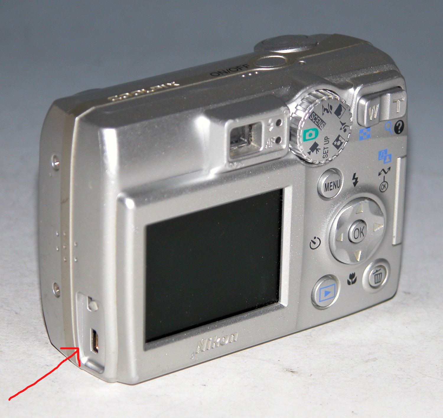 Nikon COOLPIX 4600 4.0MP Digital Camera Silver 9986