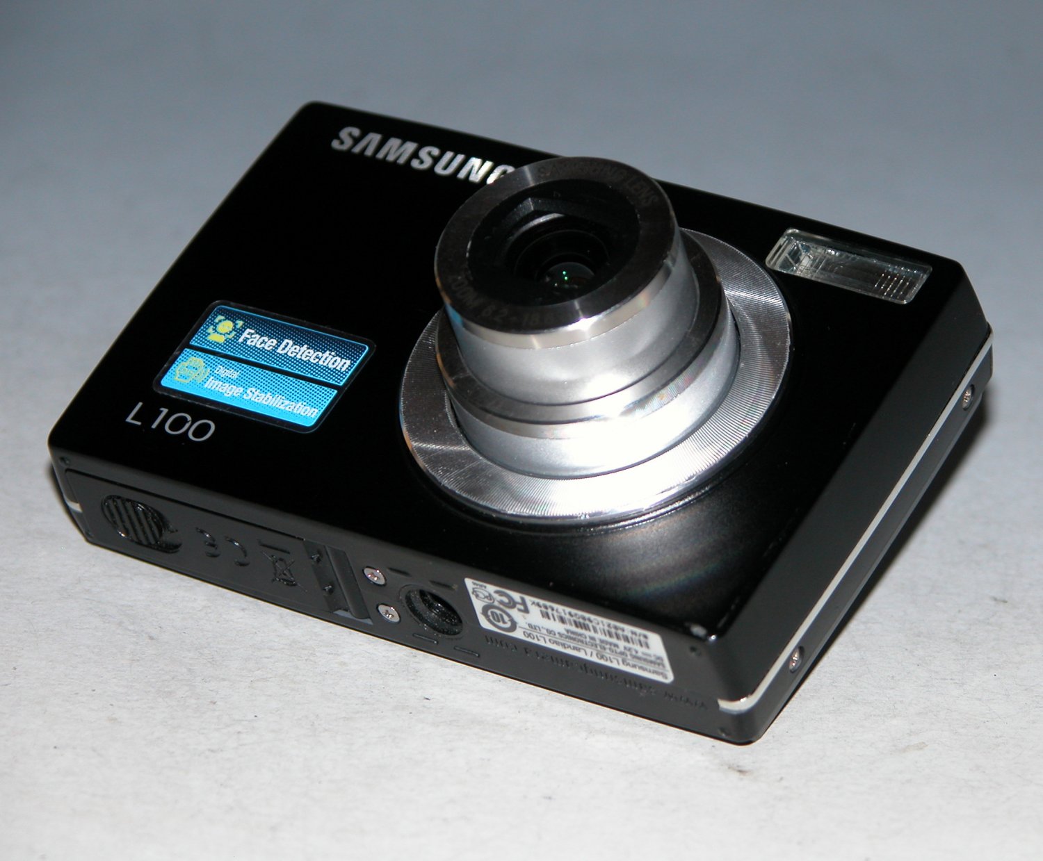 Samsung L100 8.1MP Digital Camera Black 7689