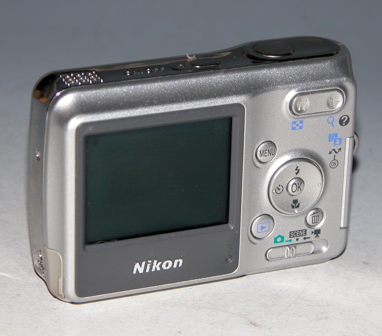 Nikon COOLPIX L3 5.1MP Digital Camera Silver 9637