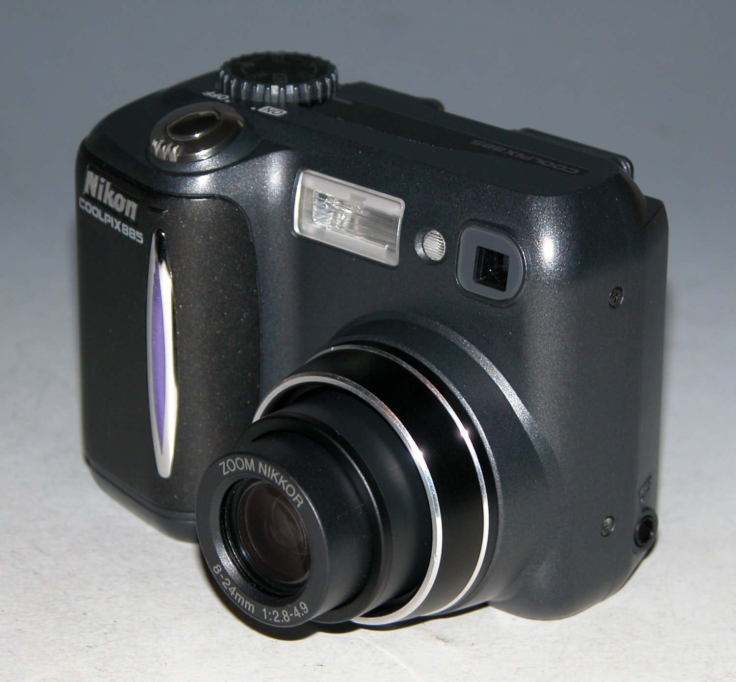 Nikon COOLPIX 885 3.2MP Digital Camera Black 8965