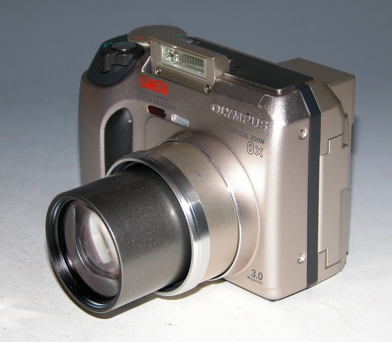 Olympus CAMEDIA C720 Ultra Zoom 3.0MP Digital Camera Silver 3774