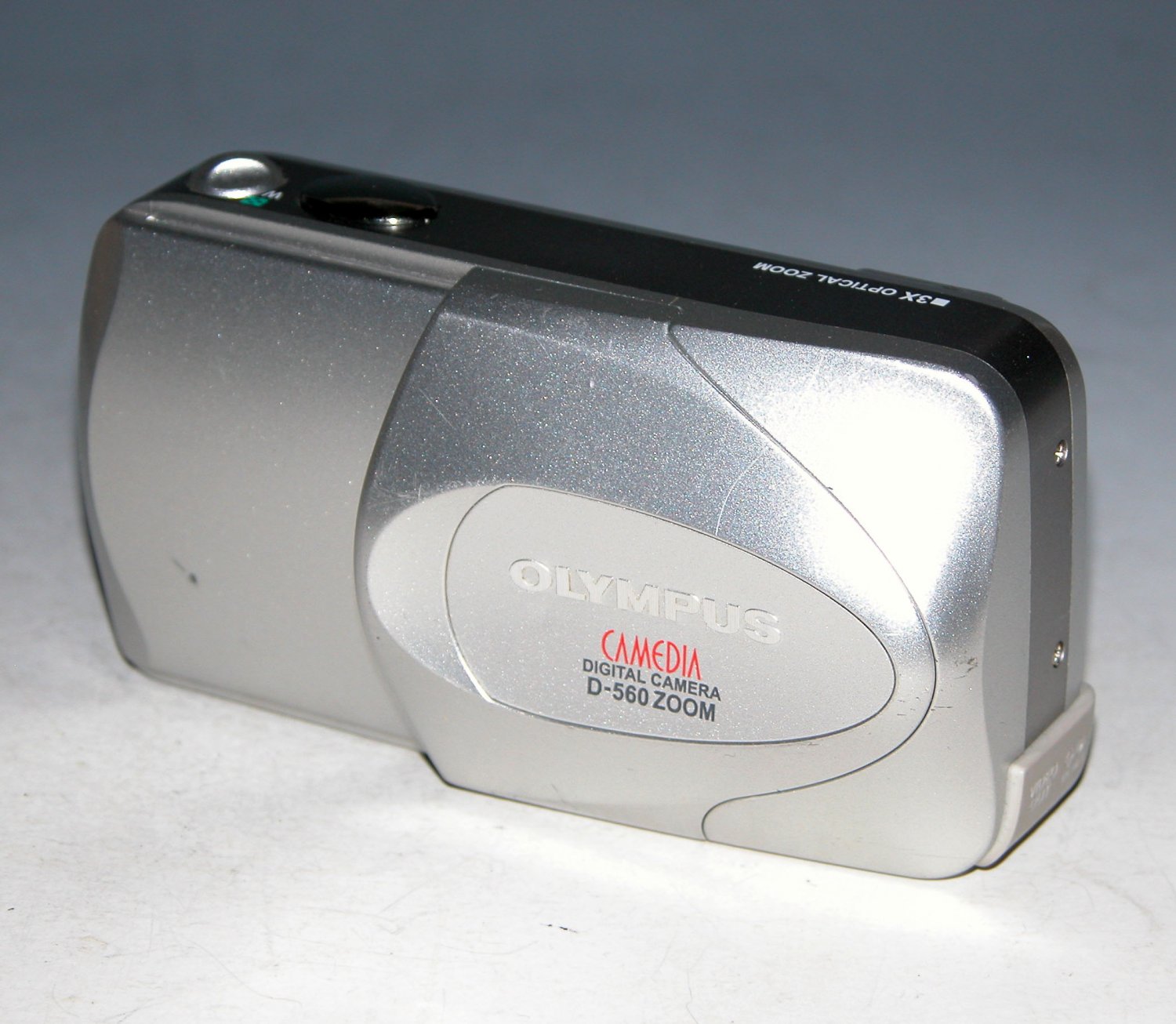 Olympus CAMEDIA D-560 3.2MP Digital Camera #8611