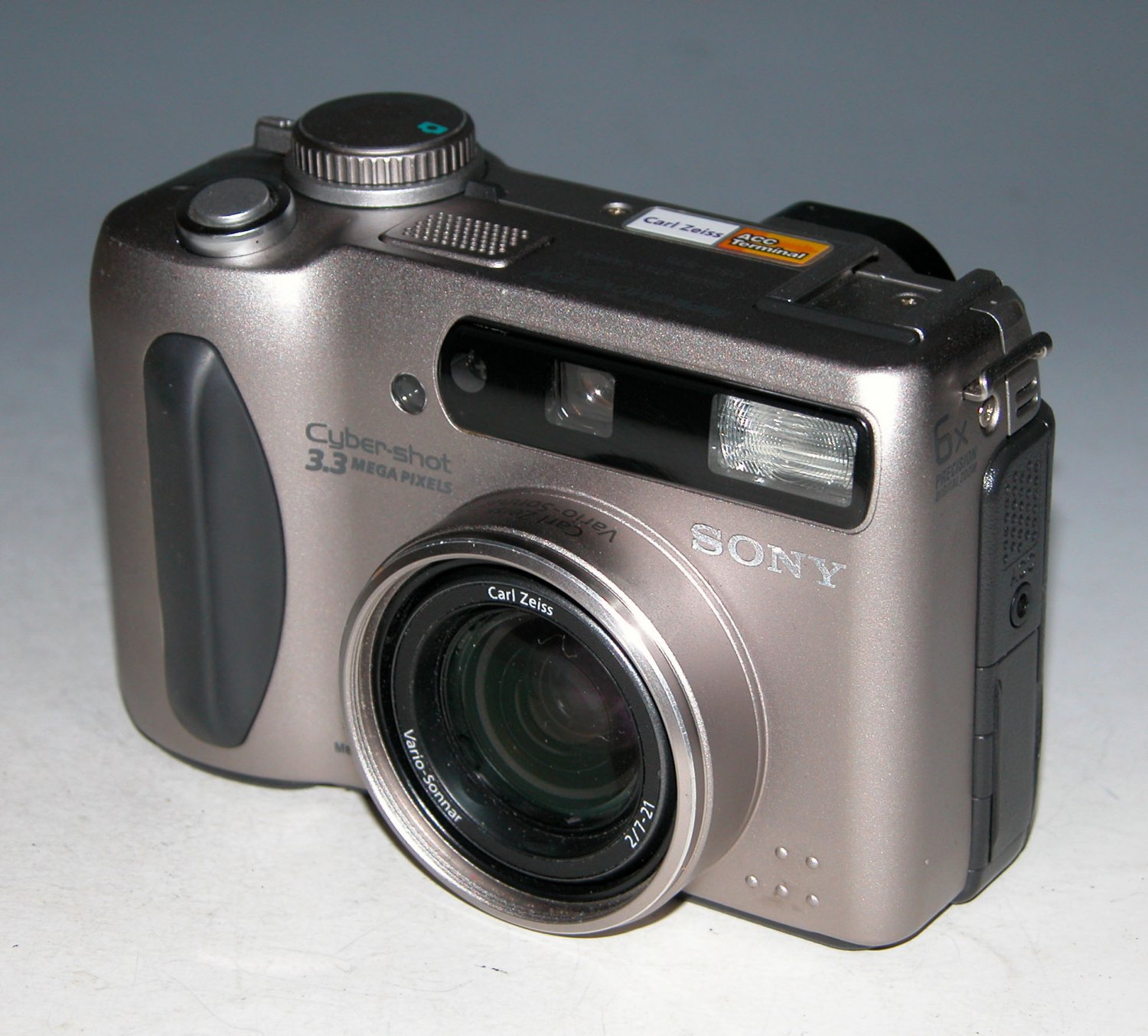 Sony Cyber-shot DSC-S75 3.3MP Digital Camera #5543