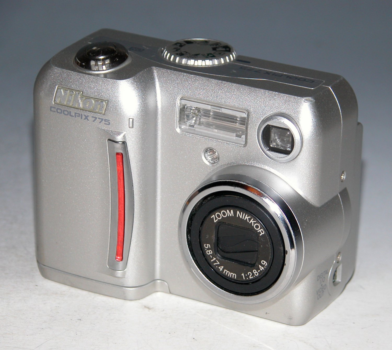 Nikon COOLPIX 775 2.1MP Digital Camera - Silver # 1158