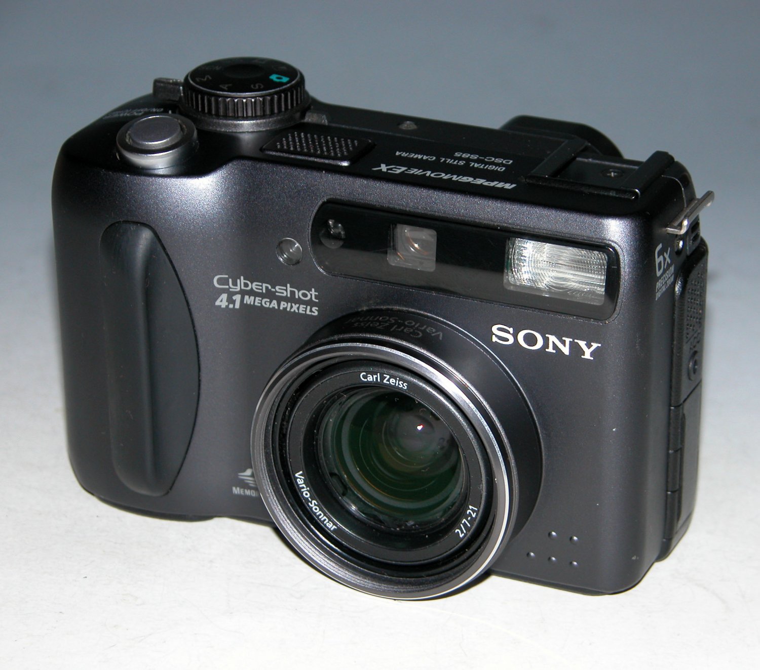 Sony Cyber-shot DSC-S85 4.1MP Digital Camera - Black #6053