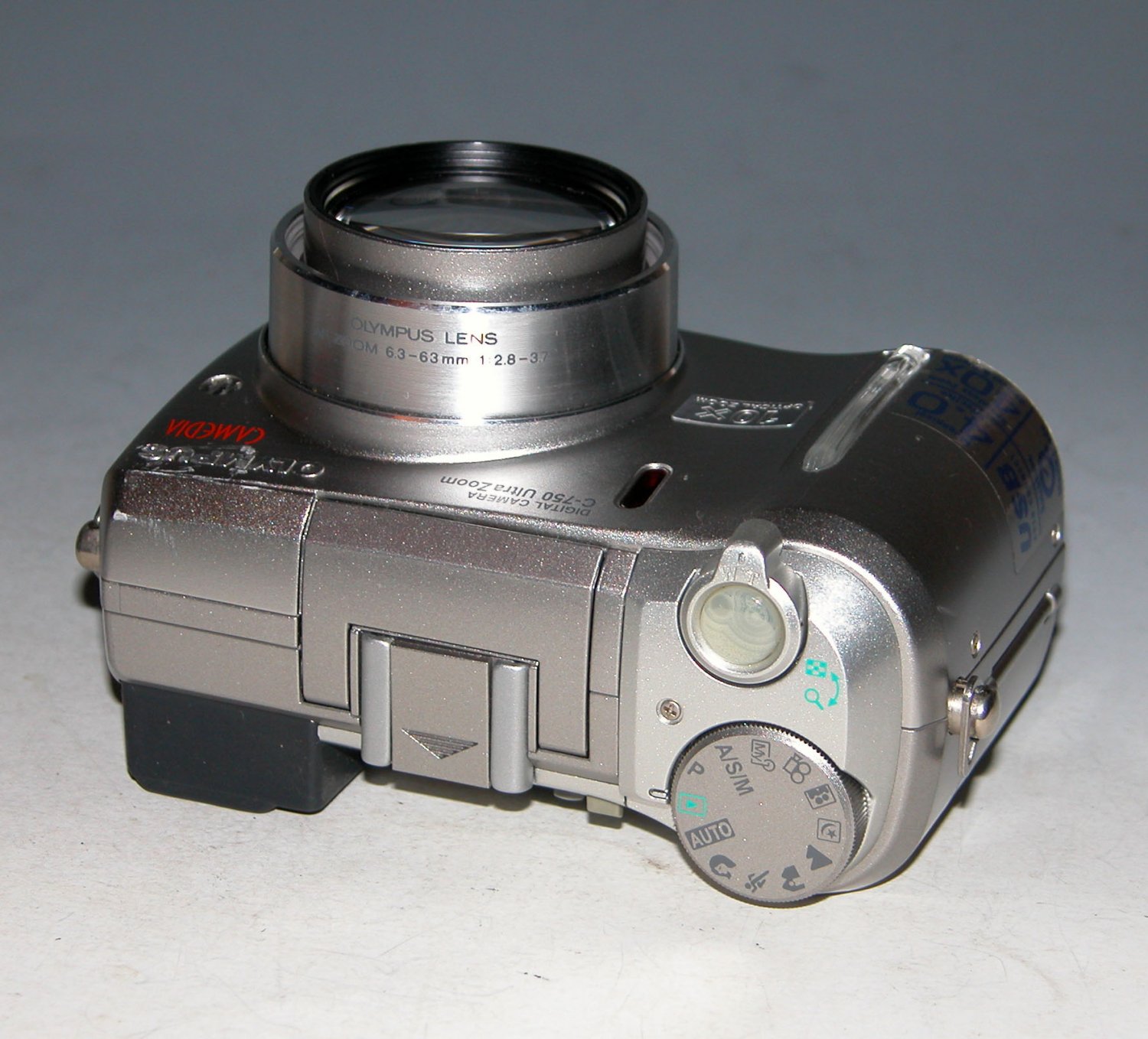 Olympus CAMEDIA C750 Ultra Zoom 4.0MP Digital Camera Silver 7977