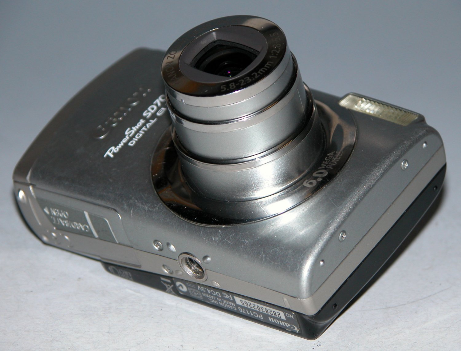 Canon PowerShot SD700 IS 6MP Digital Elph Camera 2265