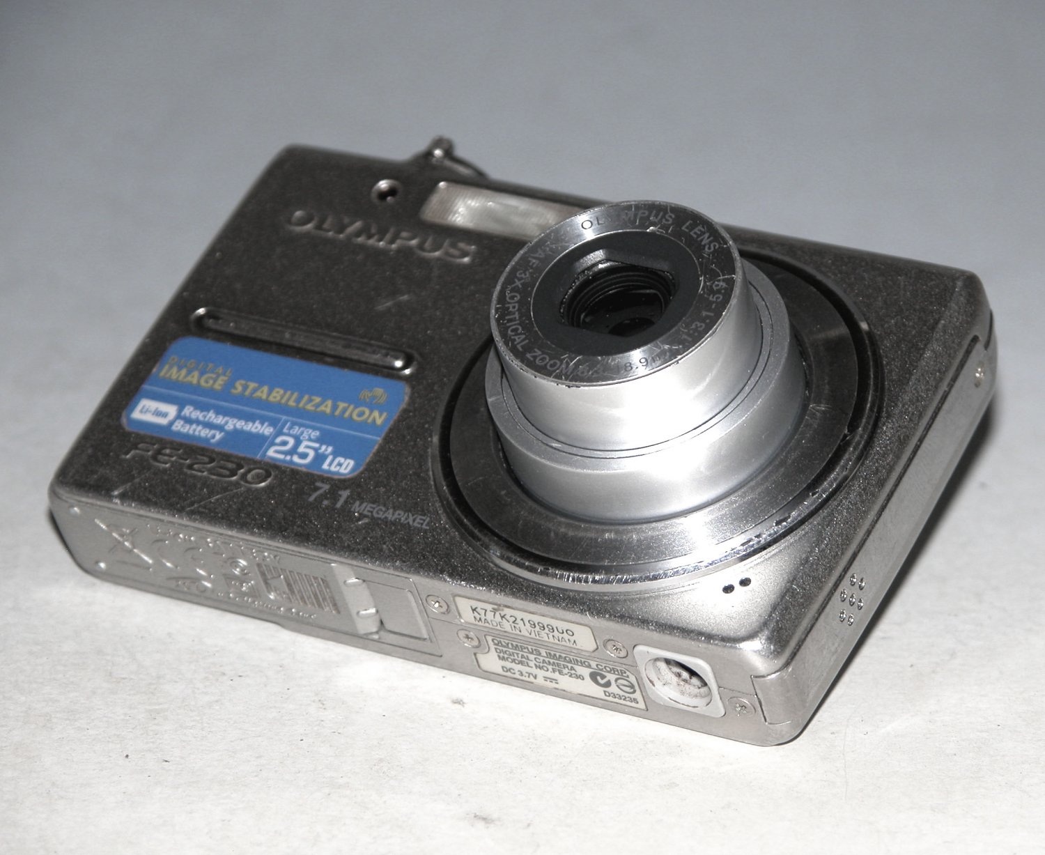 Olympus FE230 7.1MP Digital Camera Silver 1999