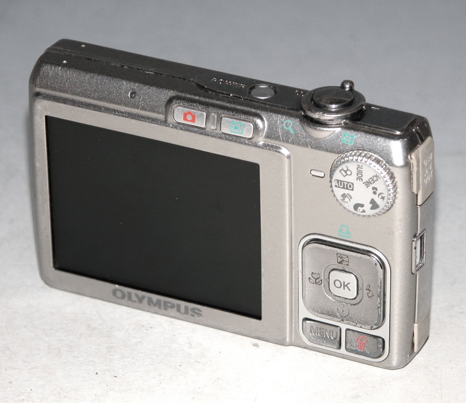 Olympus FE230 7.1MP Digital Camera Silver 1999