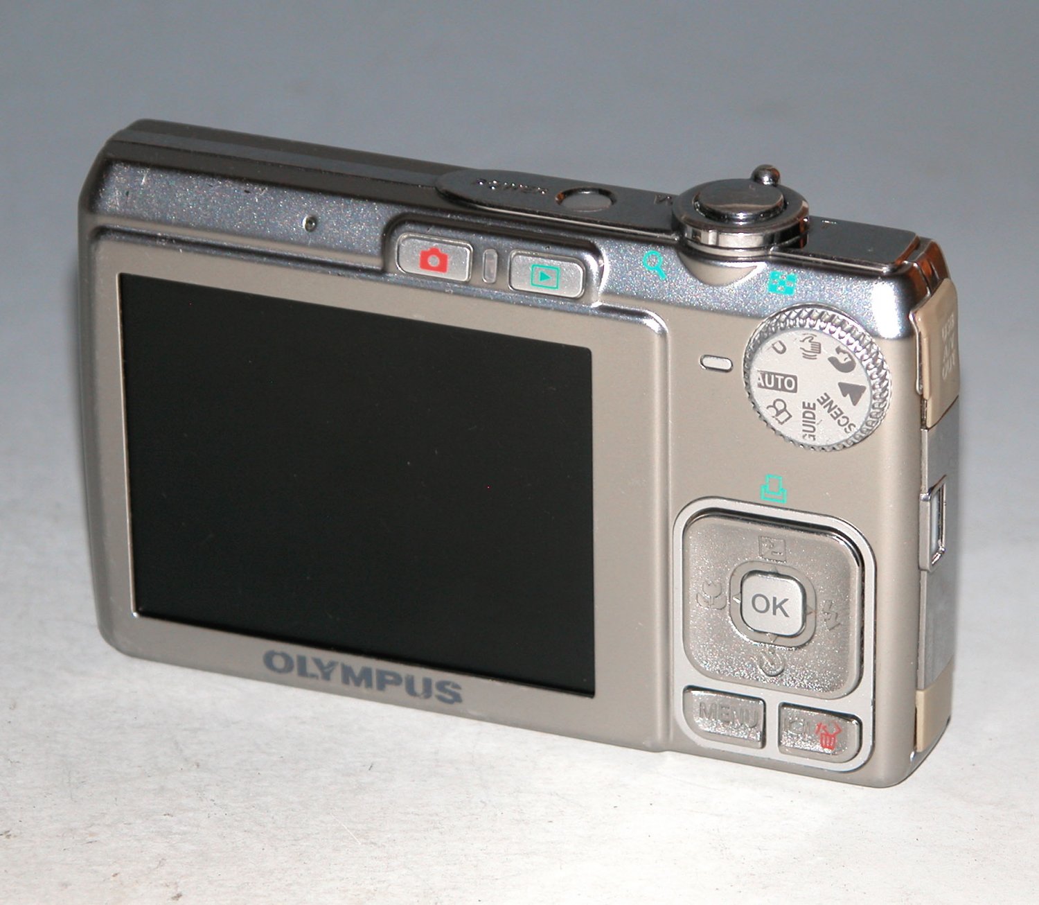 Olympus FE280 8.0MP Digital Camera Silver 8737