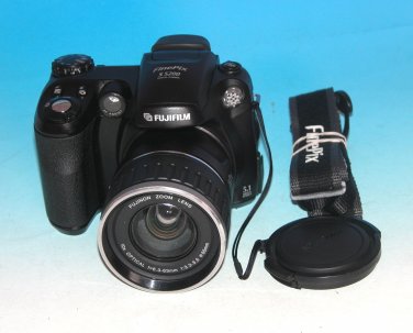 Fujifilm FinePix S5200 5,1MP Digital Camera - Black #8635