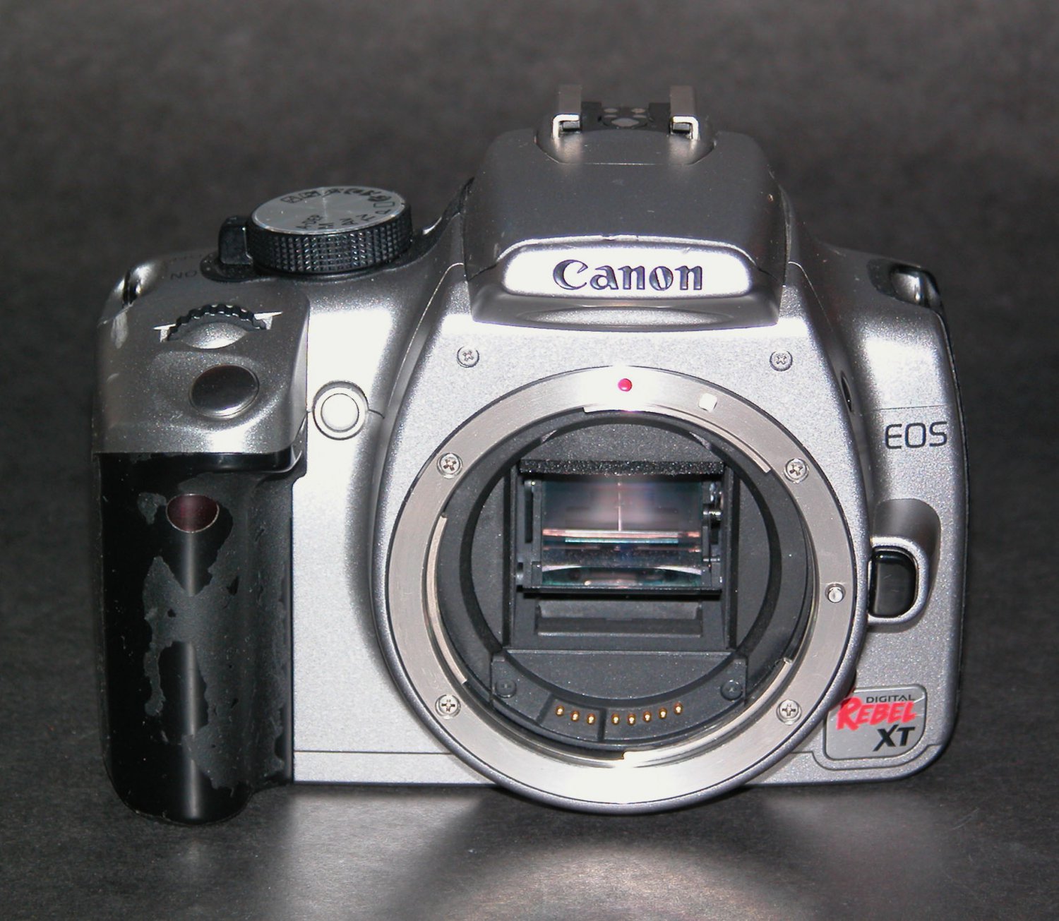 Canon EOS Digital Rebel XT / EOS 350D 8.0MP Digital SLR Camera (Body ...