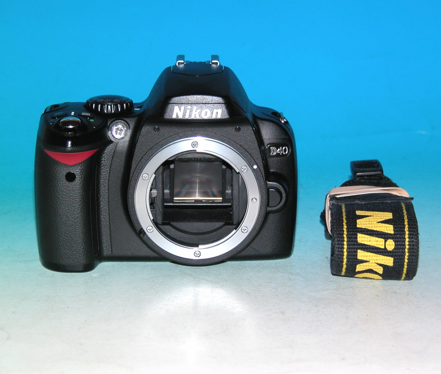 Nikon D40 6.1MP Digital SLR Camera (Body Only - Shutter Count 7770) #2003