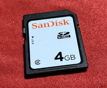SanDisk 4GB SDHC Gaming Card Secure Digital Flash Memory Class 2 for Nintendo DS