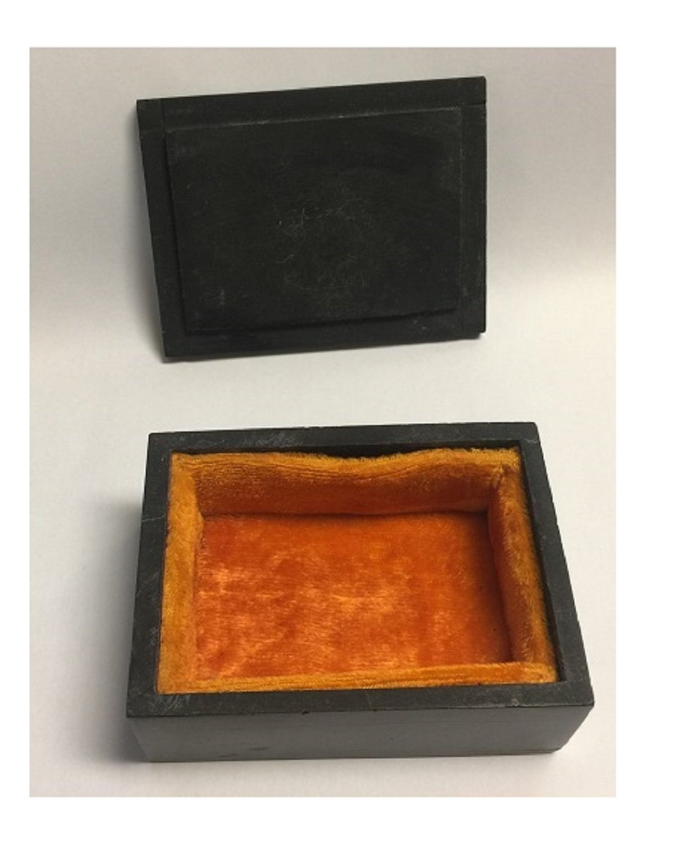 Vintage Black Soapstone Lined Trinket or Jewelry Box w/ Inlaid Mother