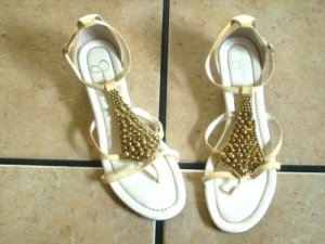 JESSICA SIMPSON LT. YELLOW LATHER GOLD BEADED SANDALS