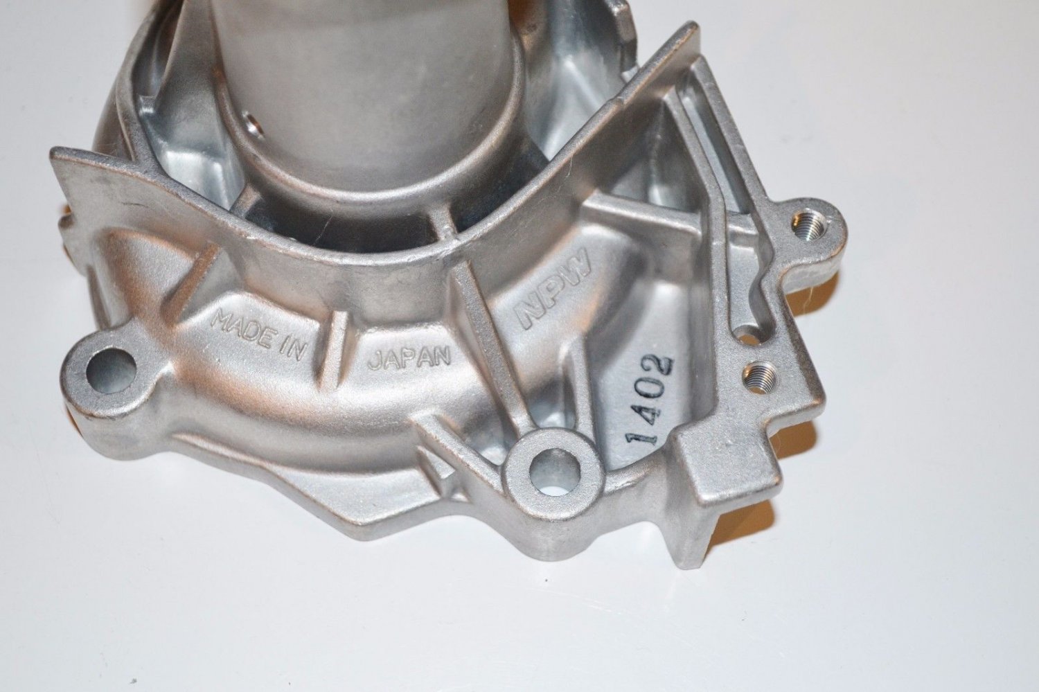 WATER PUMP Melroe BOBCAT 642B 742B FOR 32HP 1.6L MITSUBISHI ENGINE