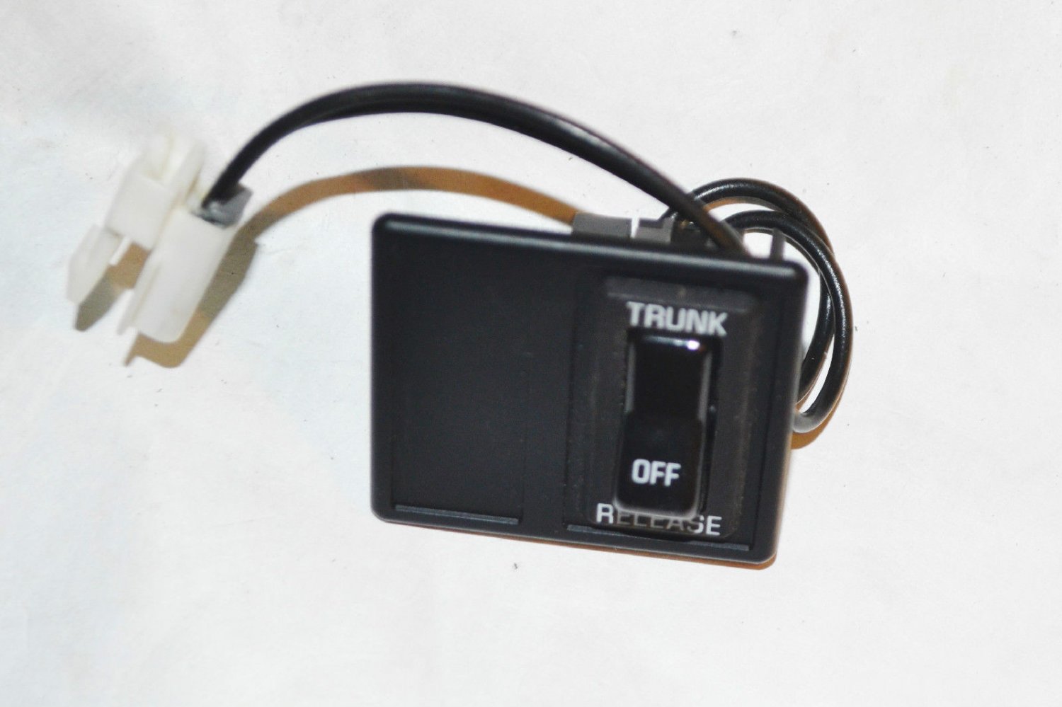 TRUNK SWITCH Buick LeSabre 1995 1996 1997 1998 1999 Park Avenue 1994