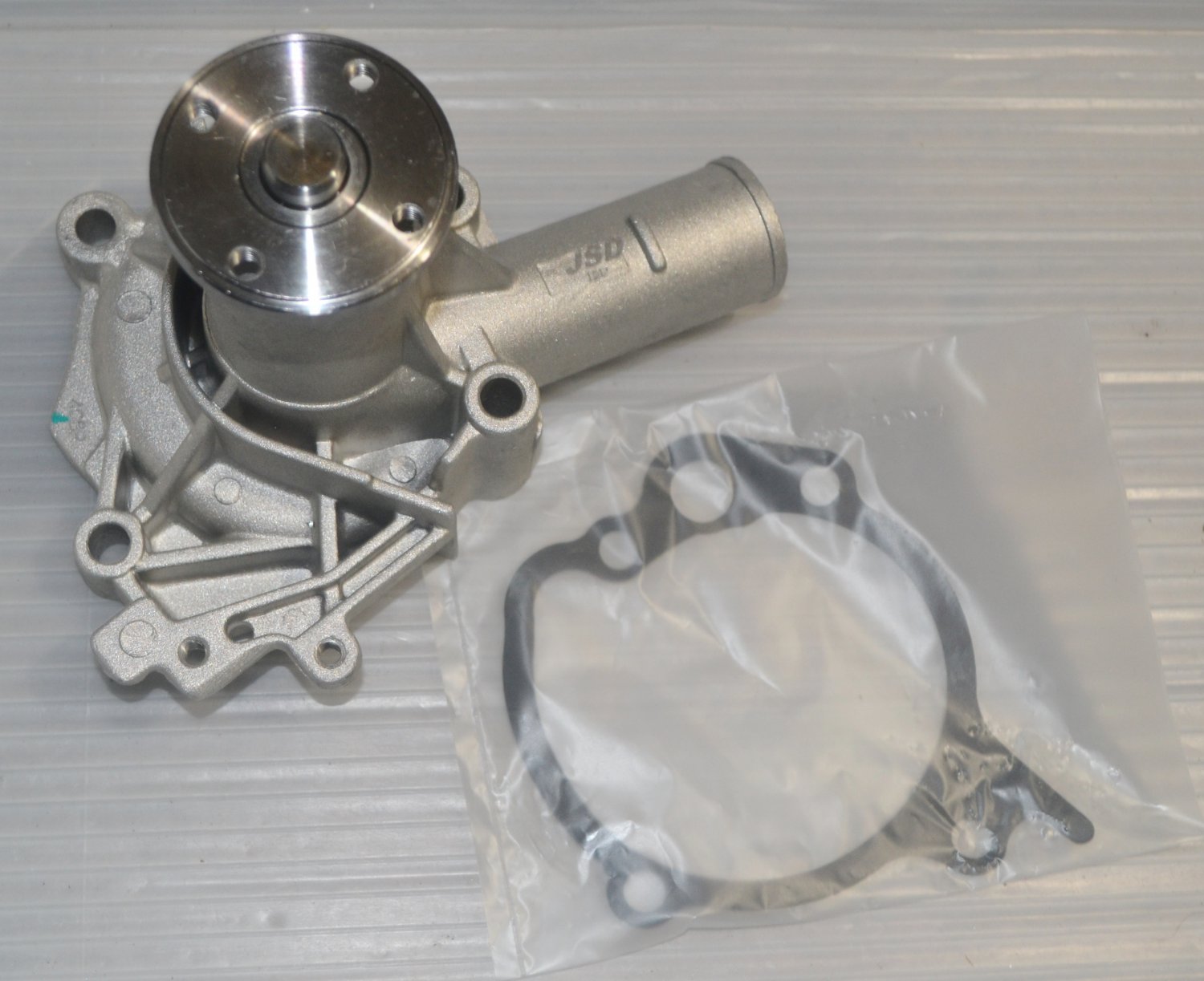 WATER PUMP Melroe BOBCAT 642B FOR 32HP 1.6L MITSUBISHI ENGINE GASOLINE