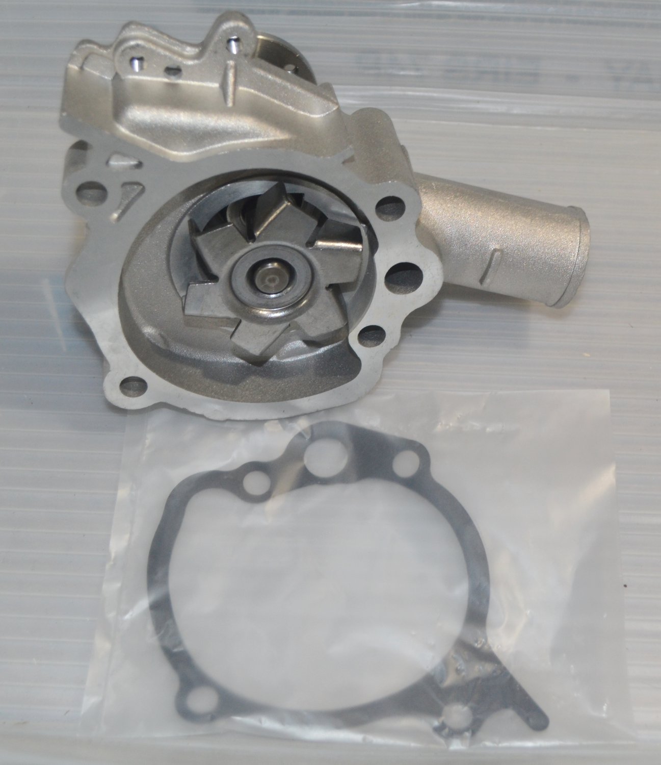 WATER PUMP Melroe BOBCAT 642B 742B FOR 32HP 1.6L MITSUBISHI ENGINE