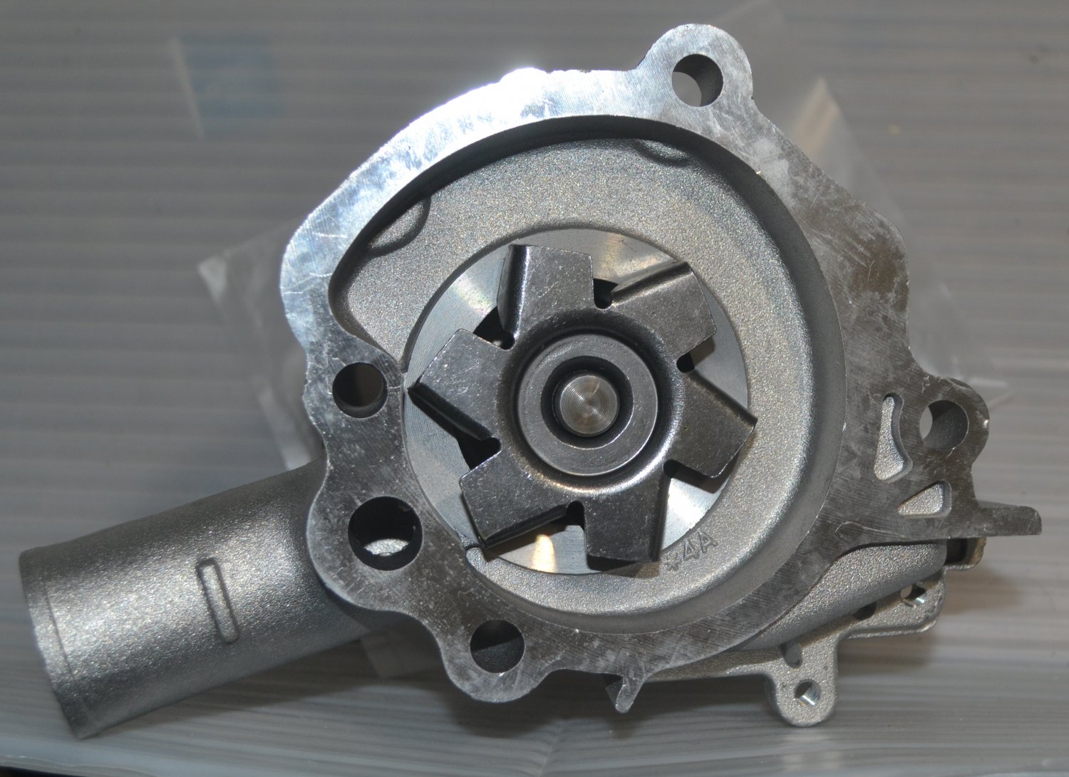 WATER PUMP Melroe BOBCAT 642B FOR 32HP 1.6L MITSUBISHI ENGINE GASOLINE