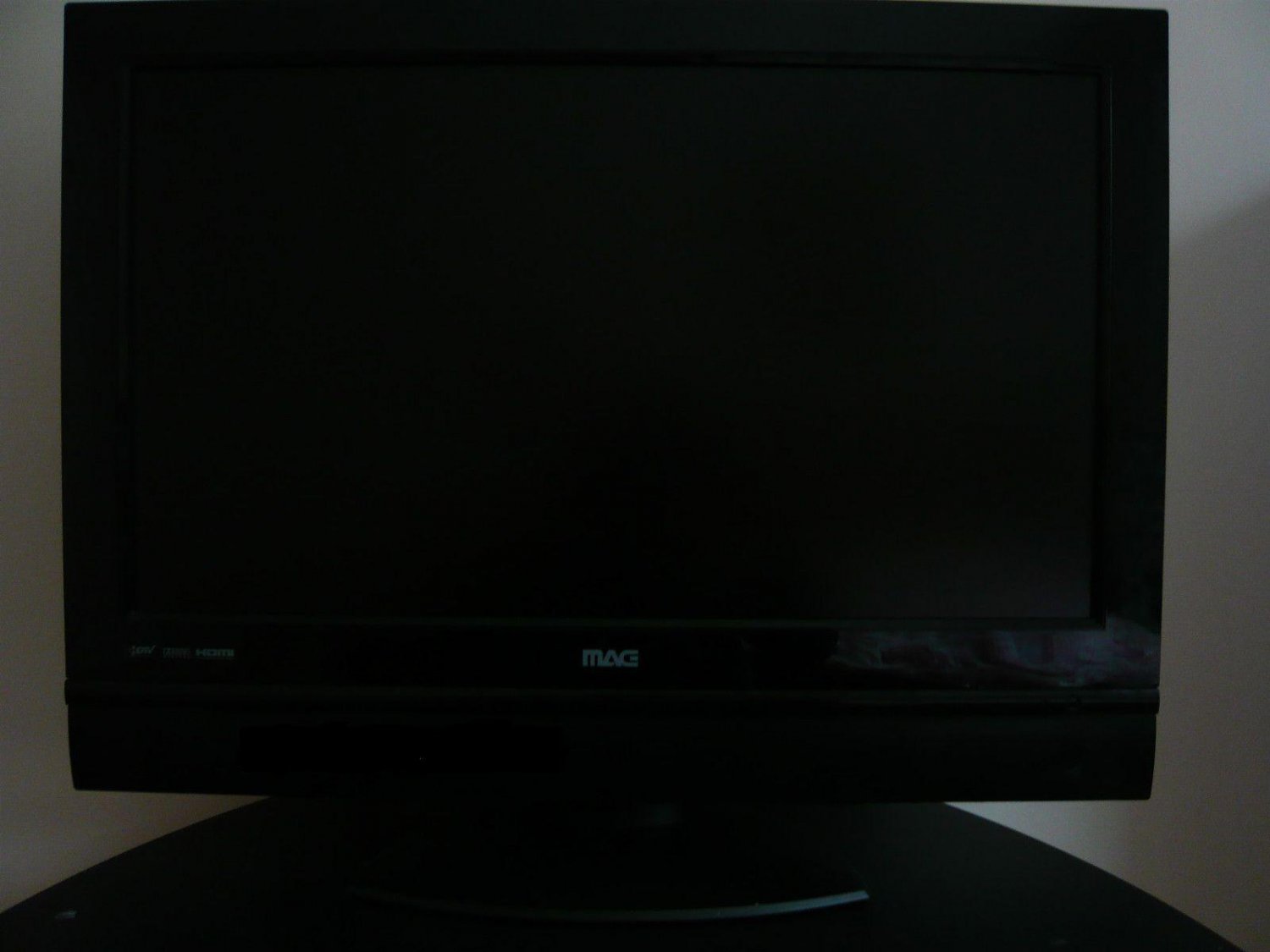 32" LCD TV by MAG