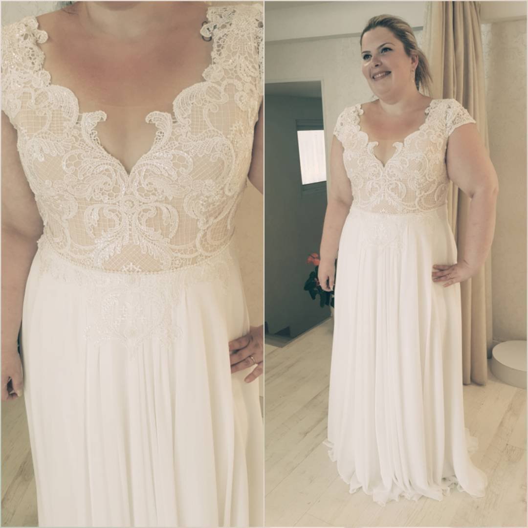#9dd8 - Empire waist plus size wedding dresses